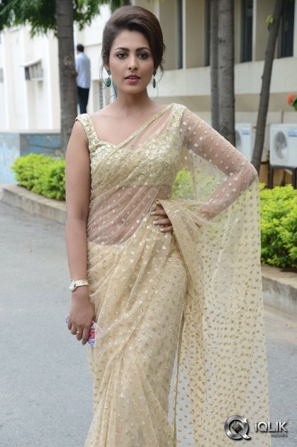 Madhu-Shalini-at-Cheekati-Raajyam-Movie-Press-Meet